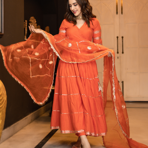 Neria Gotapatti Tier Suit Set front view
