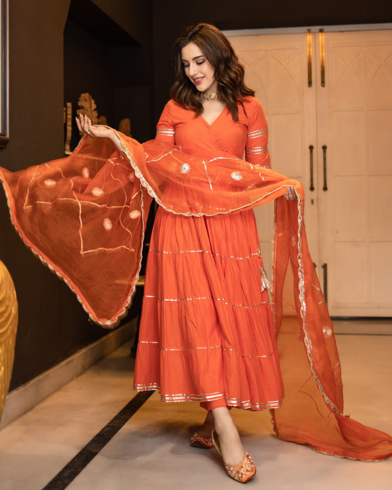 Neria Gotapatti Tier Suit Set front view