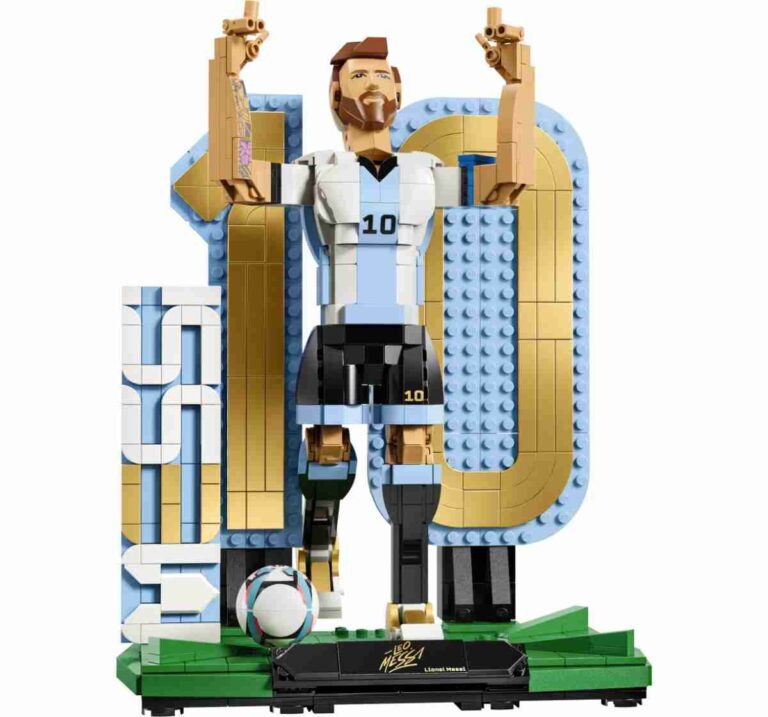 LEGO Editions 43015 Lionel Messi – Soccer Legend Building Set