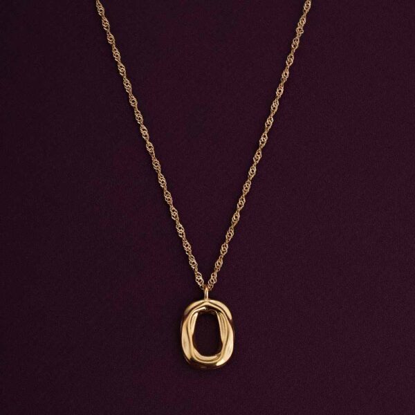 Palmonas Wobbly Oval Pendant Necklace 18k Gold Plated